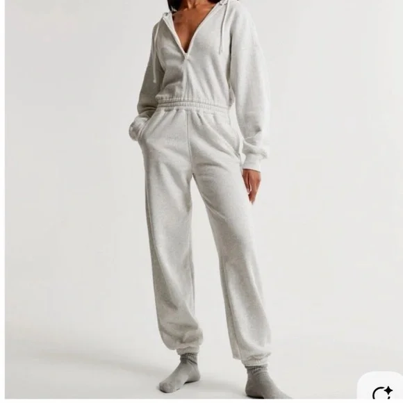 Abercrombie & Fitch Heather Light Gray Hooded Zip-Front Jumpsuit - Picture 9 of 9